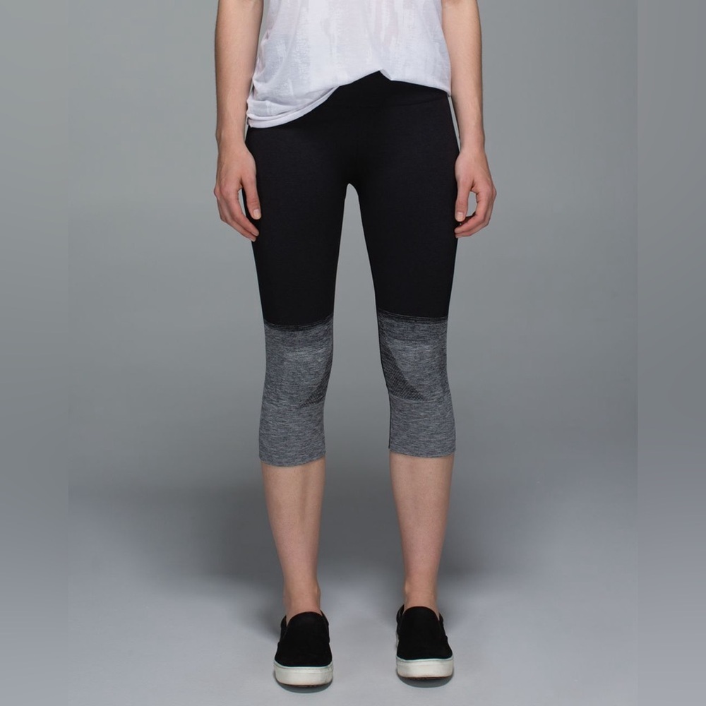 Lululemon Seamlessly Street Crop in Heathered Black - Size 4